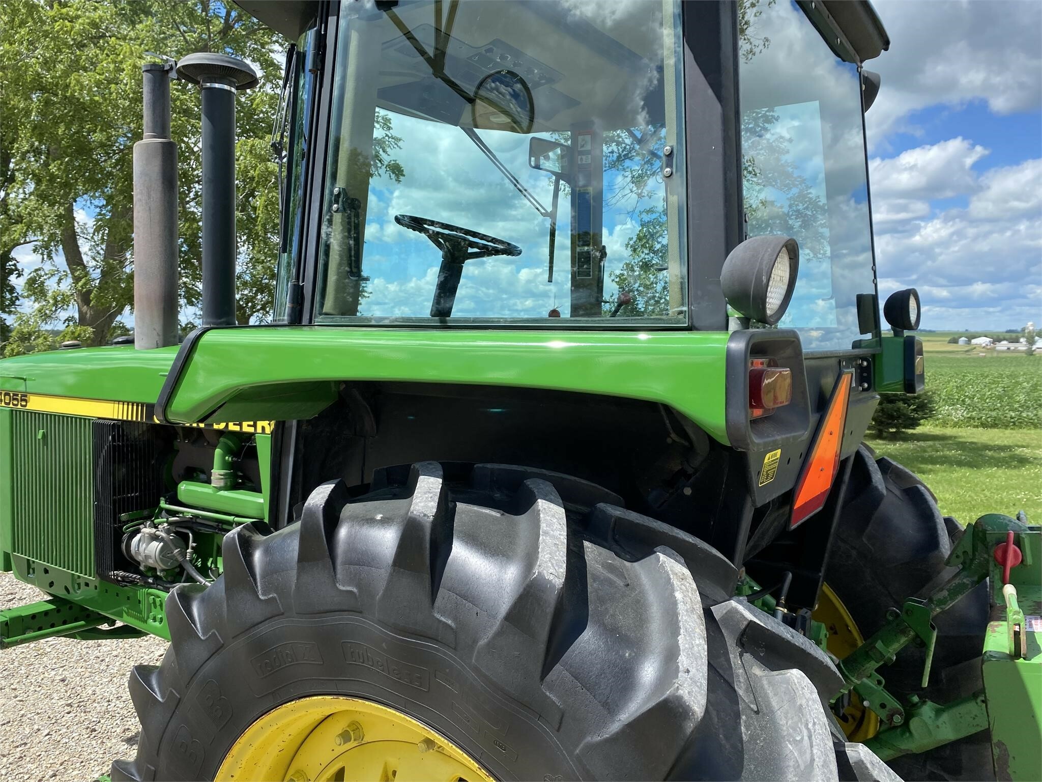 John Deere 4055 Tractor - Photo 25