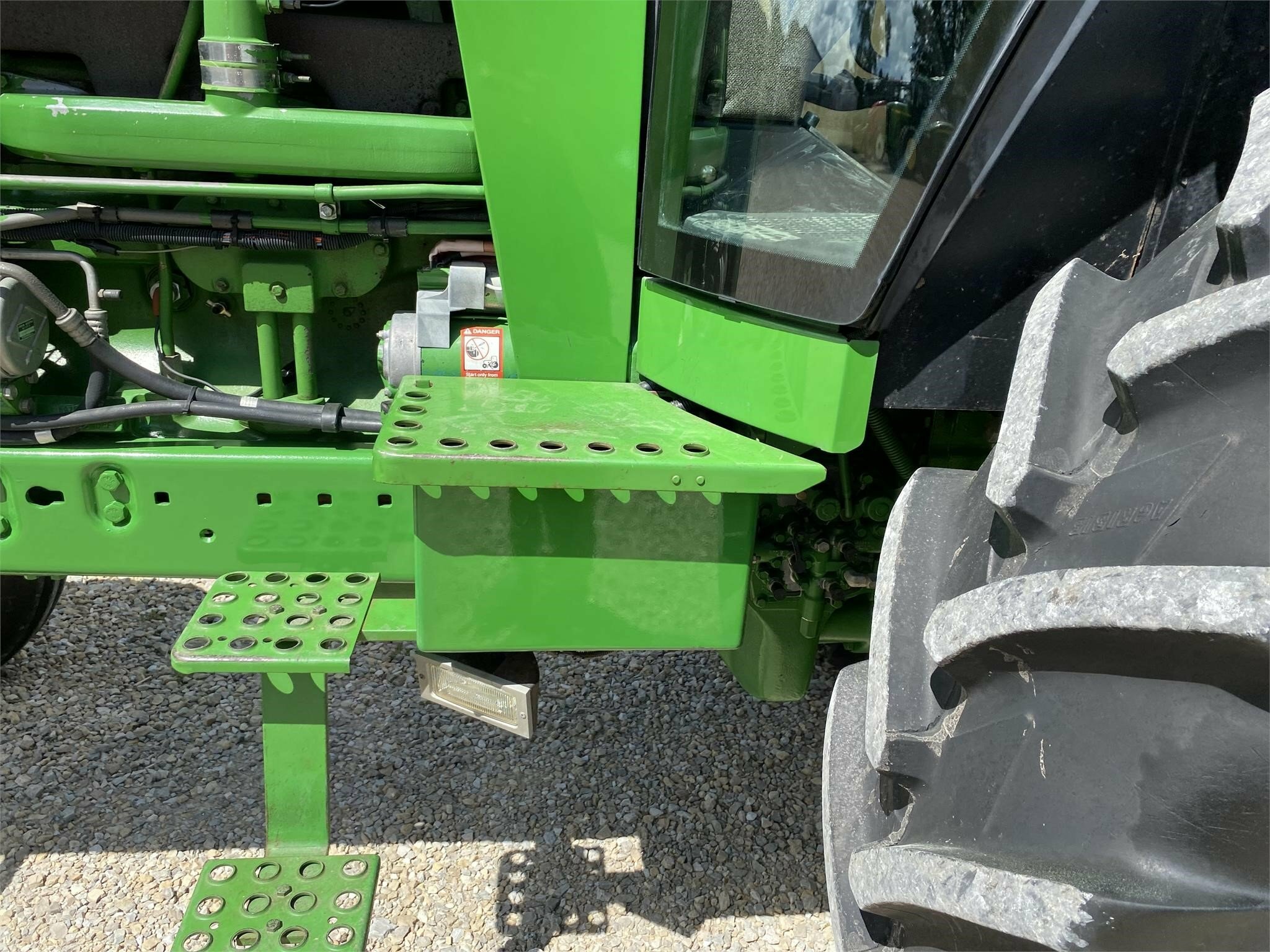 John Deere 4055 Tractor - Photo 29