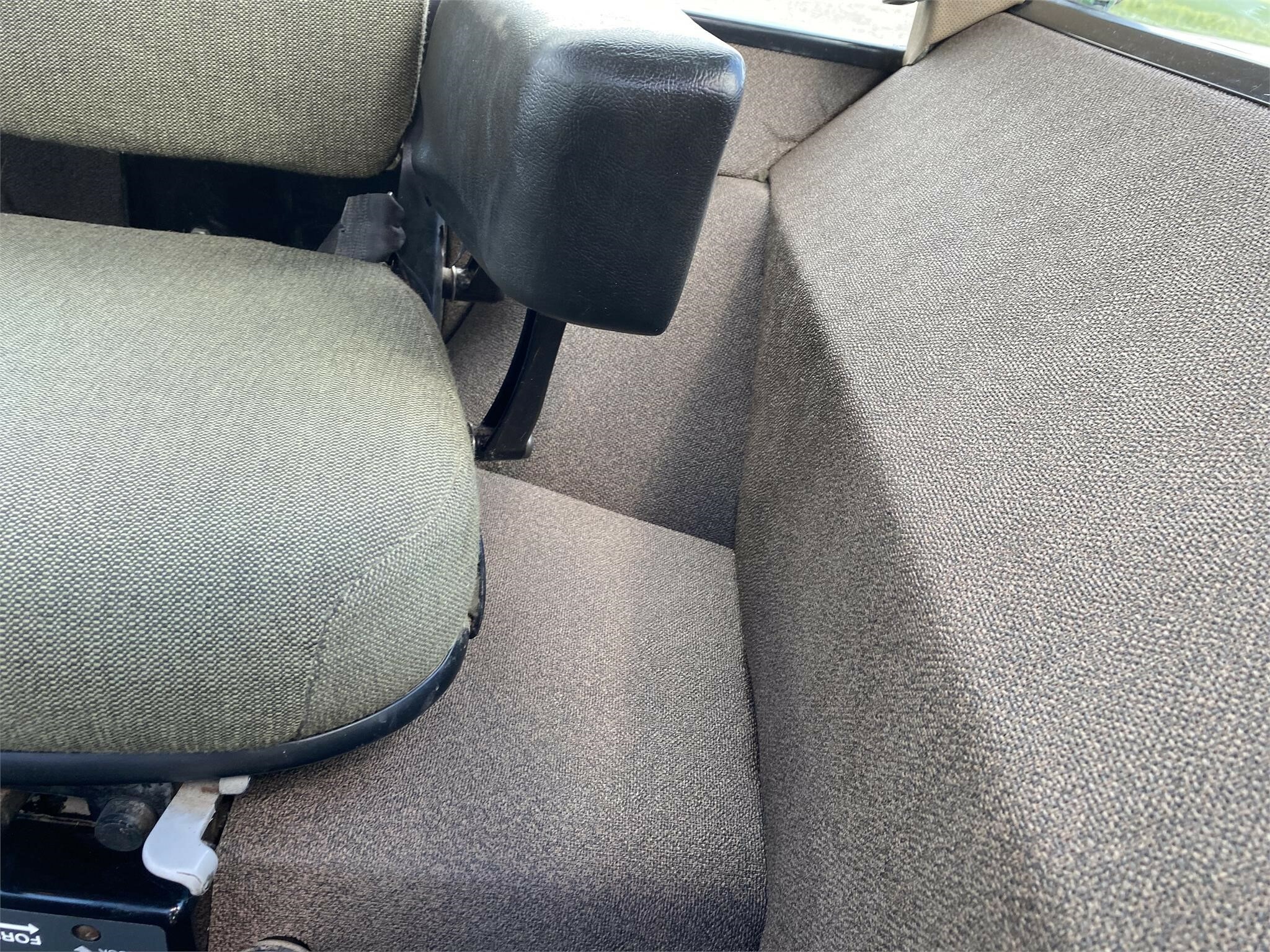 John Deere 4055 Tractor - Photo 33