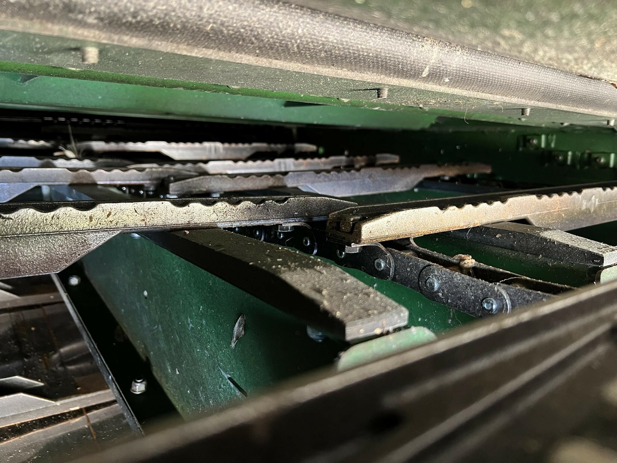 2012 John Deere S670 Combine - Photo 2