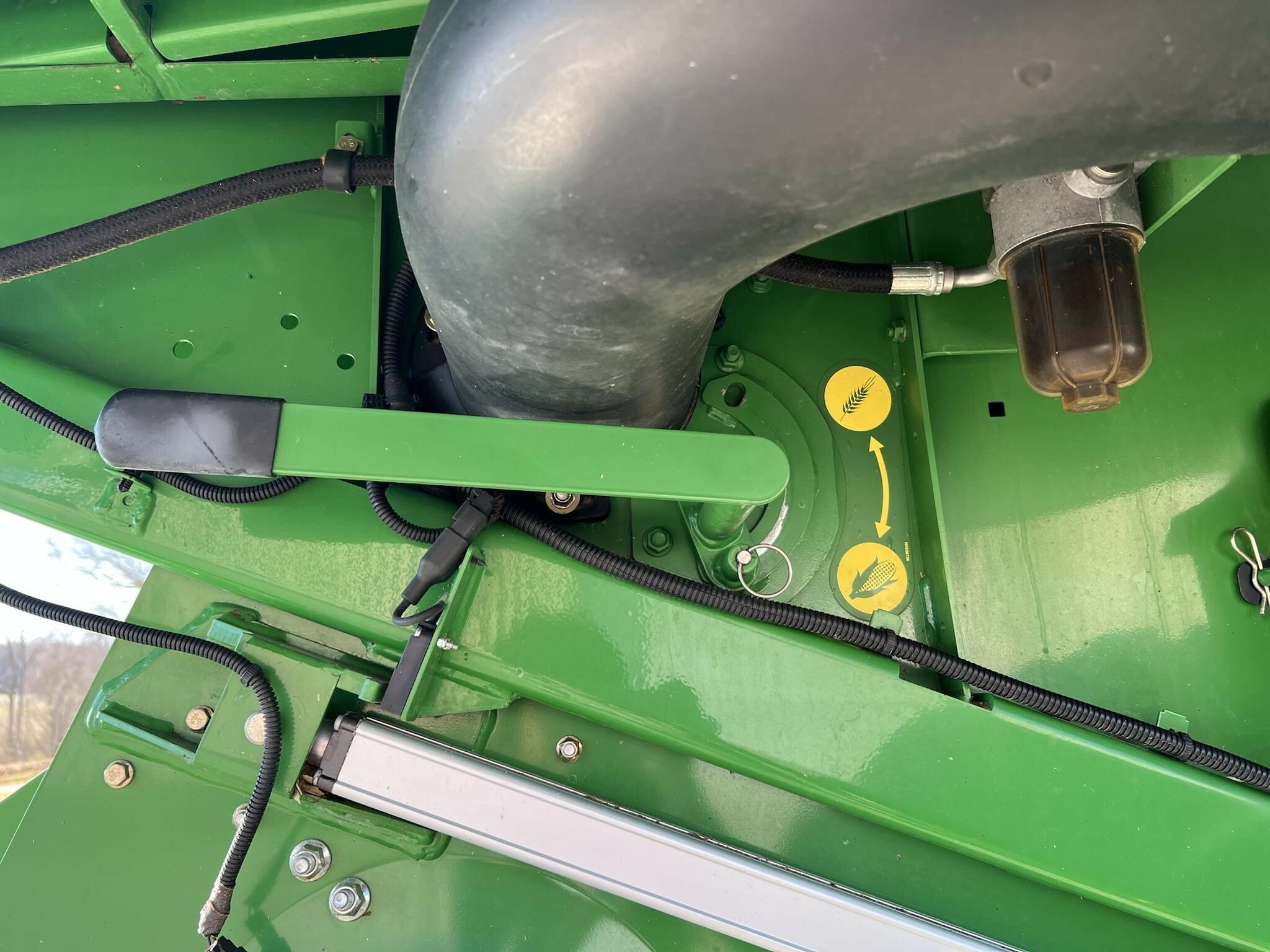 2012 John Deere S670 Combine - Photo 11