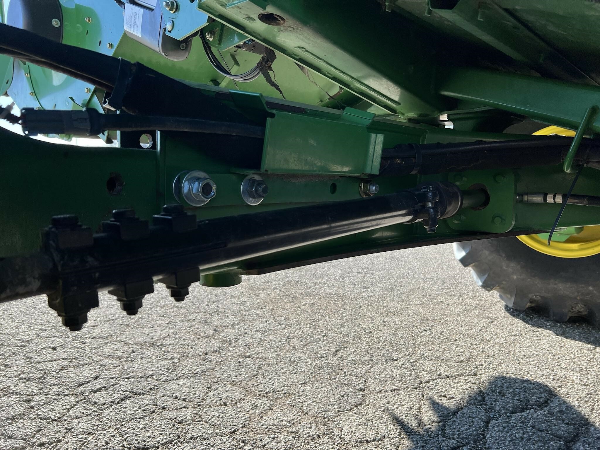 2012 John Deere S670 Combine - Photo 17