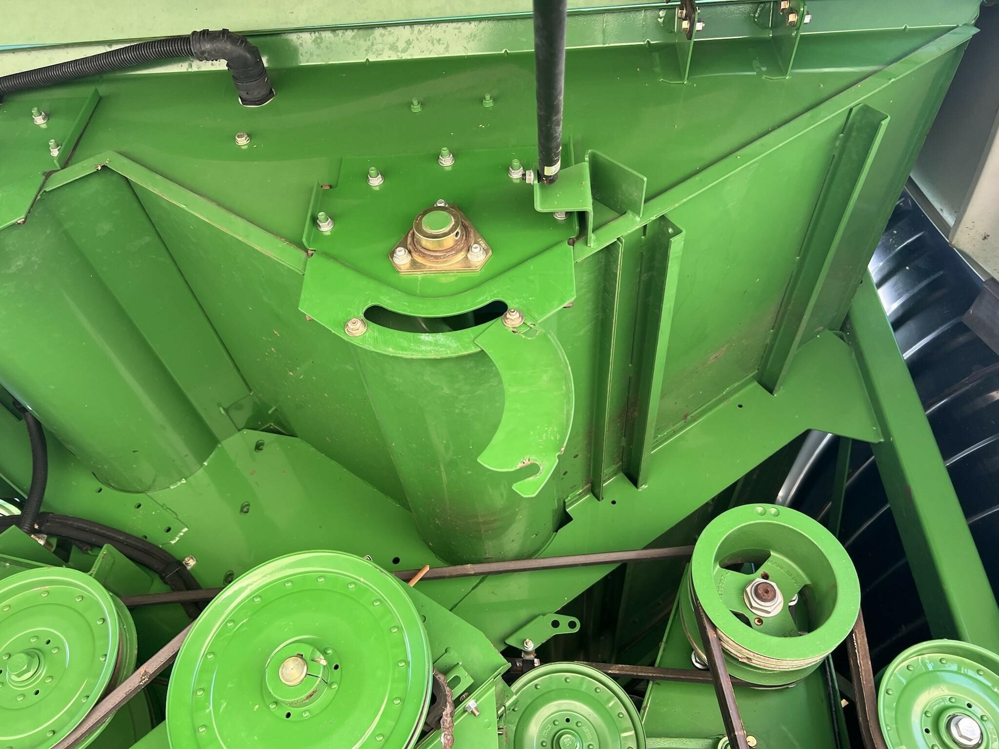 2012 John Deere S670 Combine - Photo 21