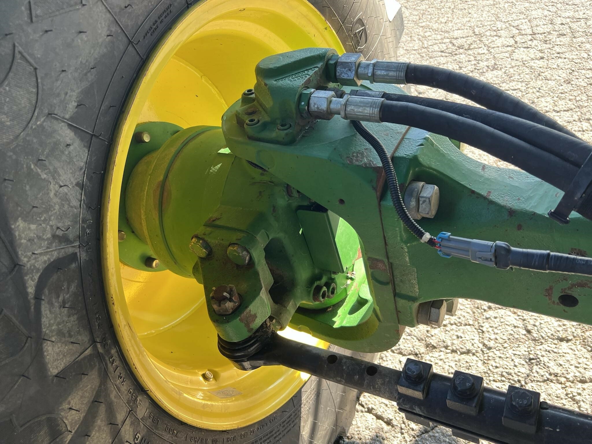 2012 John Deere S670 Combine - Photo 23