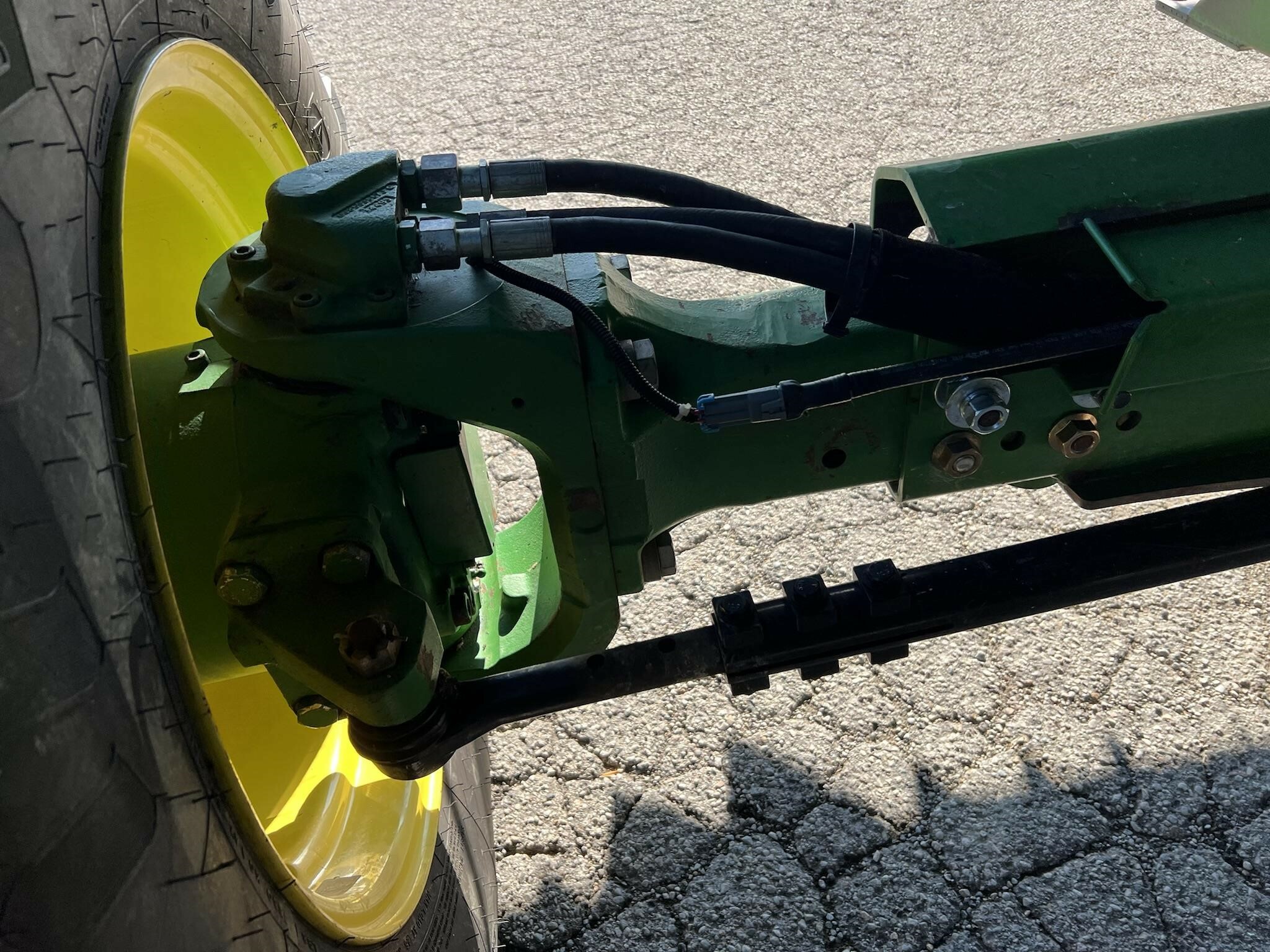 2012 John Deere S670 Combine - Photo 24