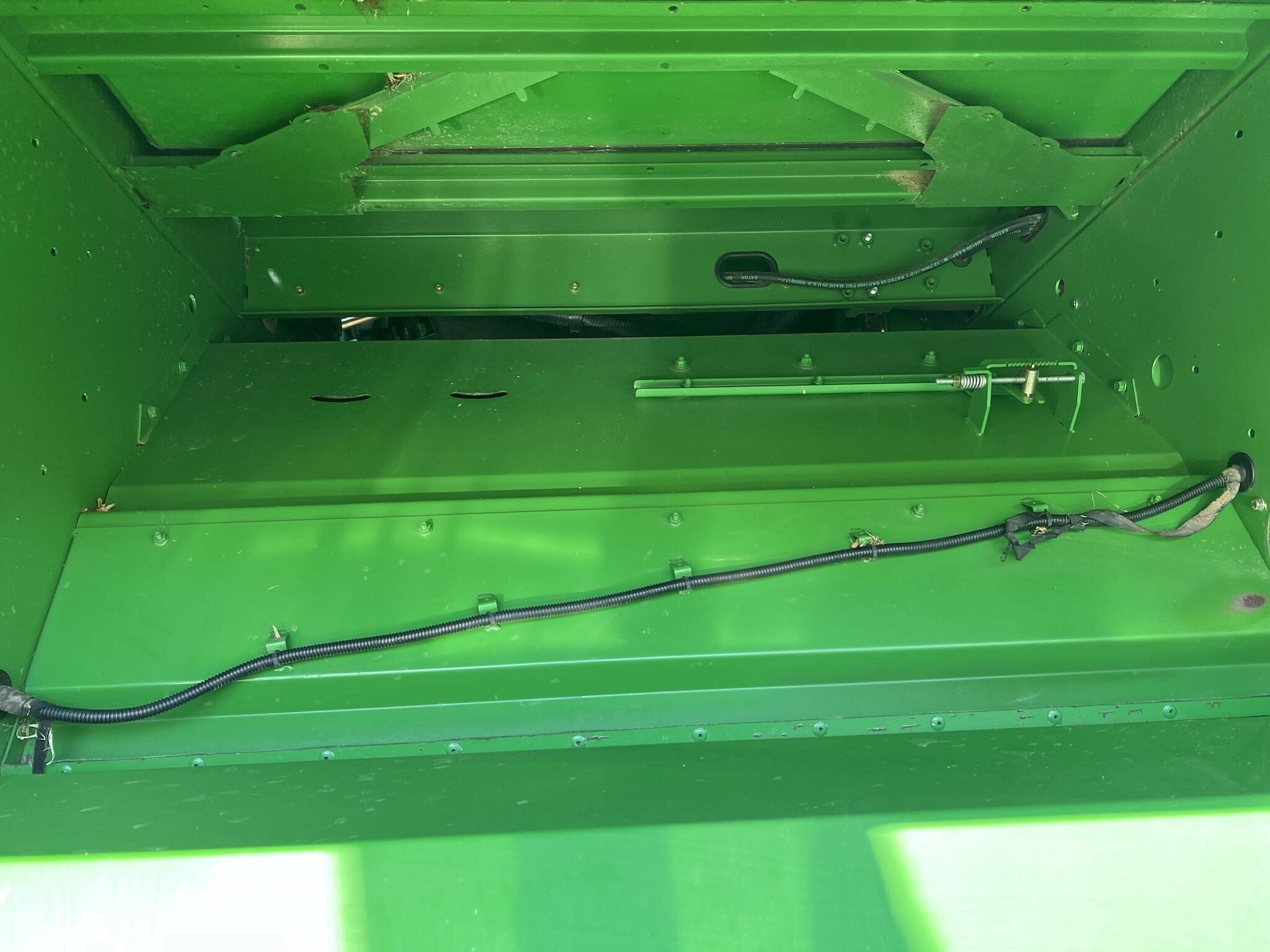 2012 John Deere S670 Combine - Photo 8