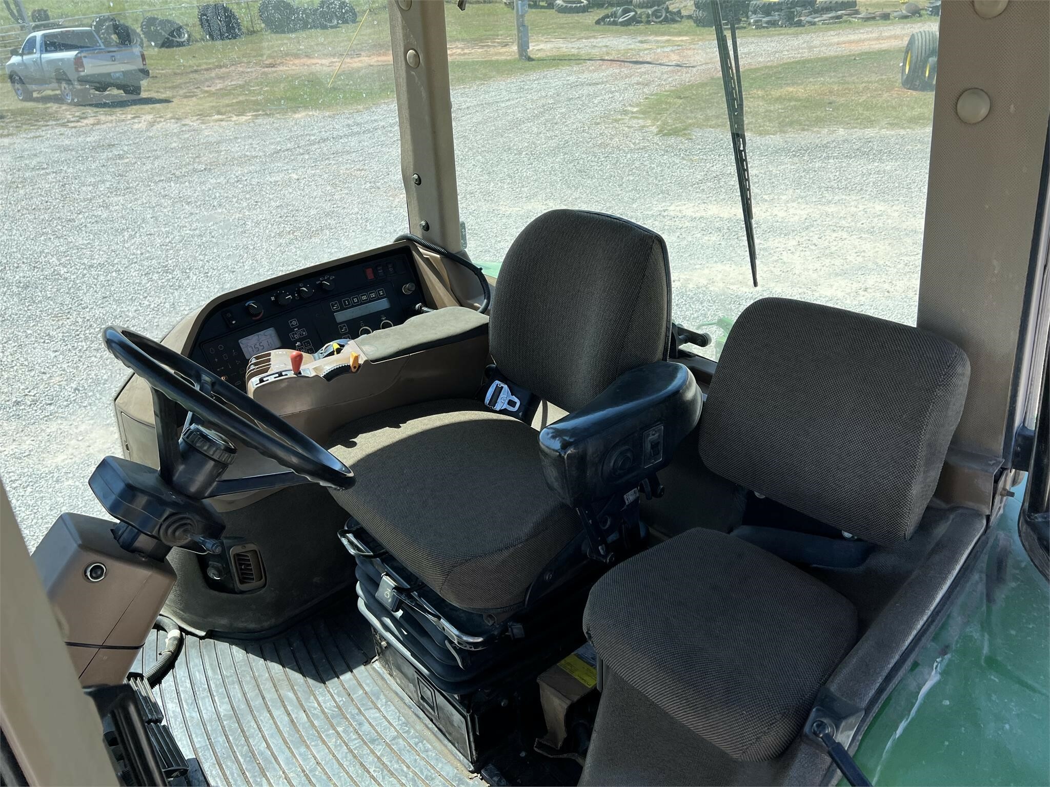 1997 John Deere 8400 Tractor - Photo 11