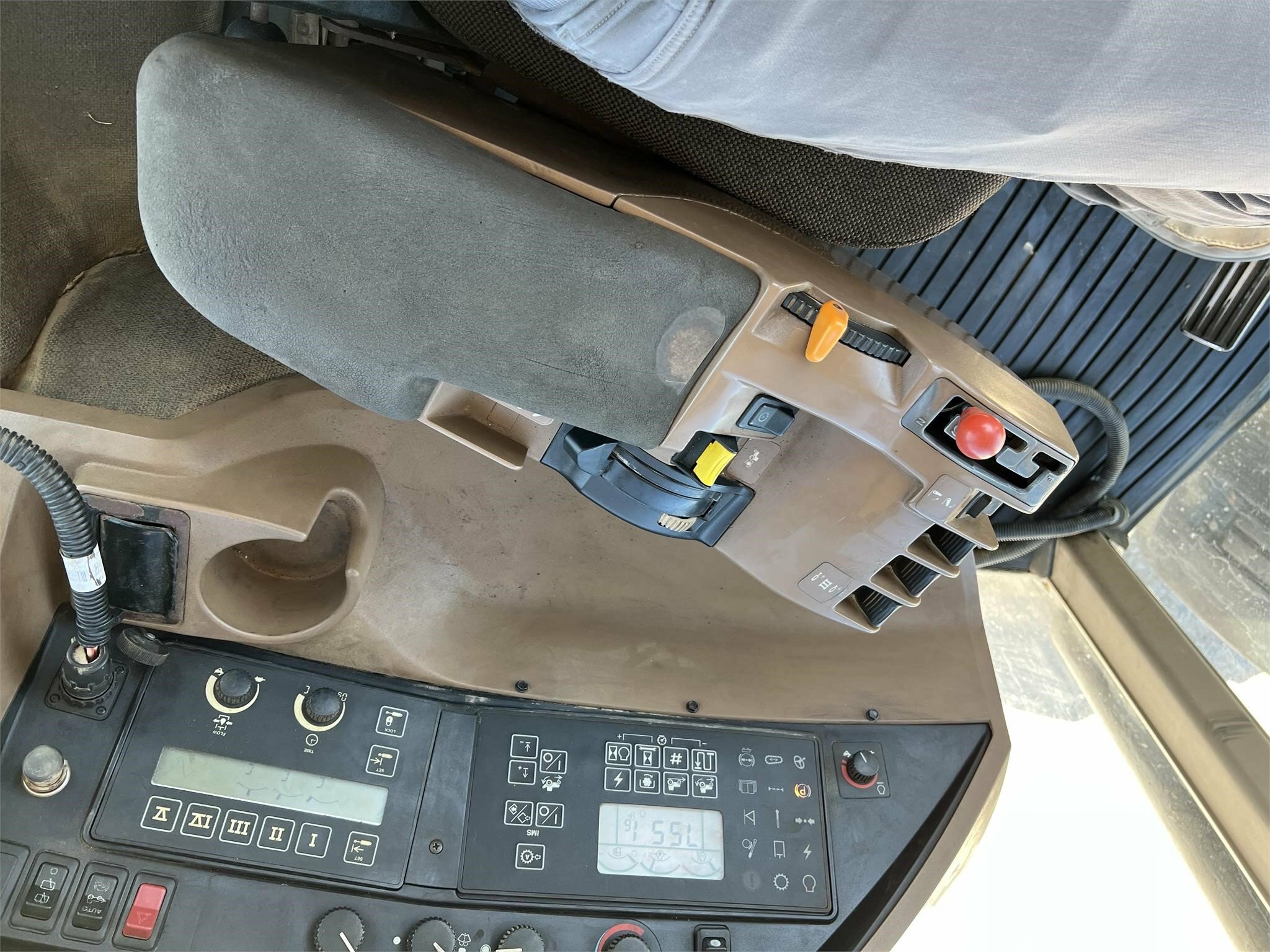 1997 John Deere 8400 Tractor - Photo 17