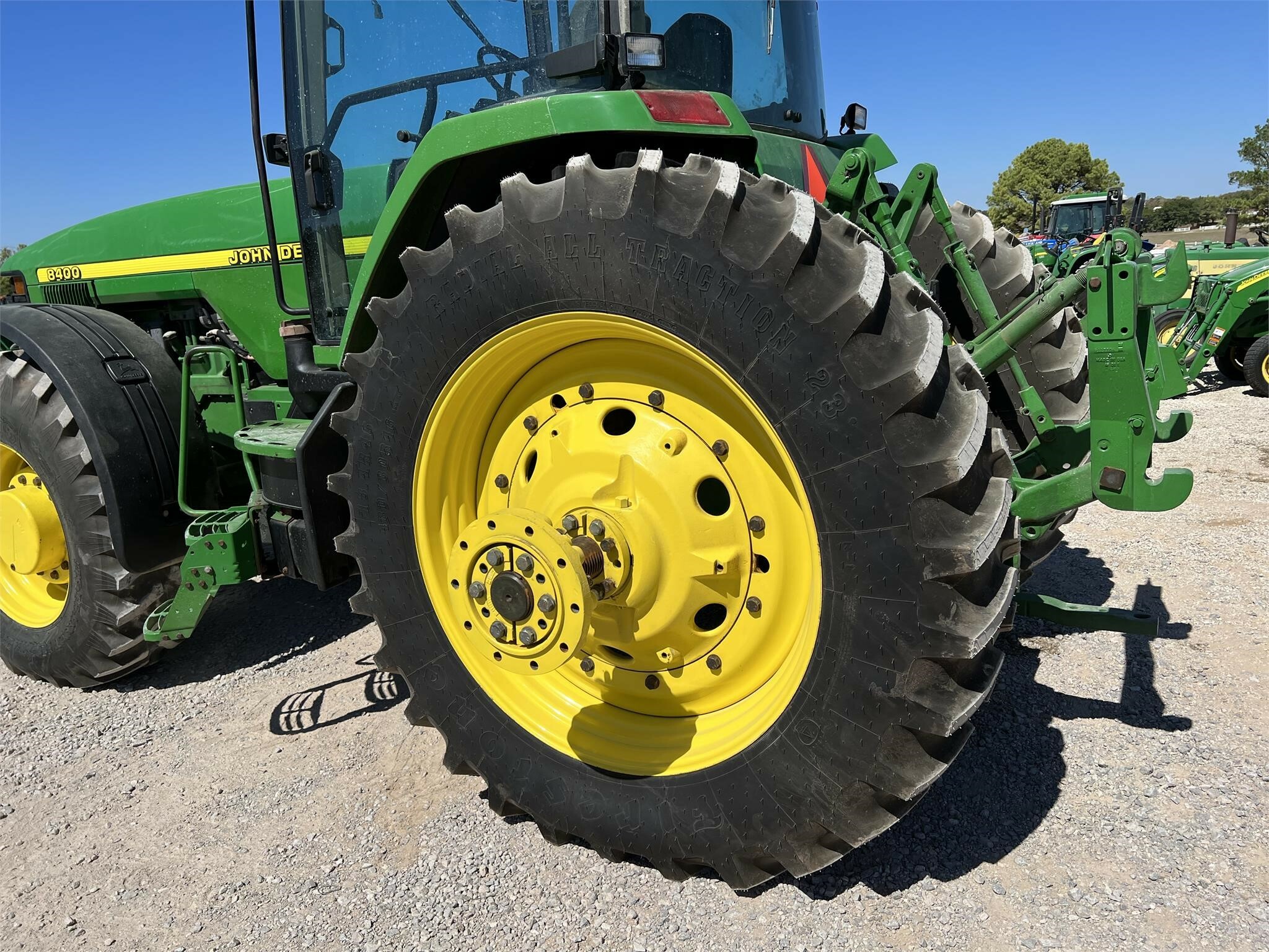 1997 John Deere 8400 Tractor - Photo 24