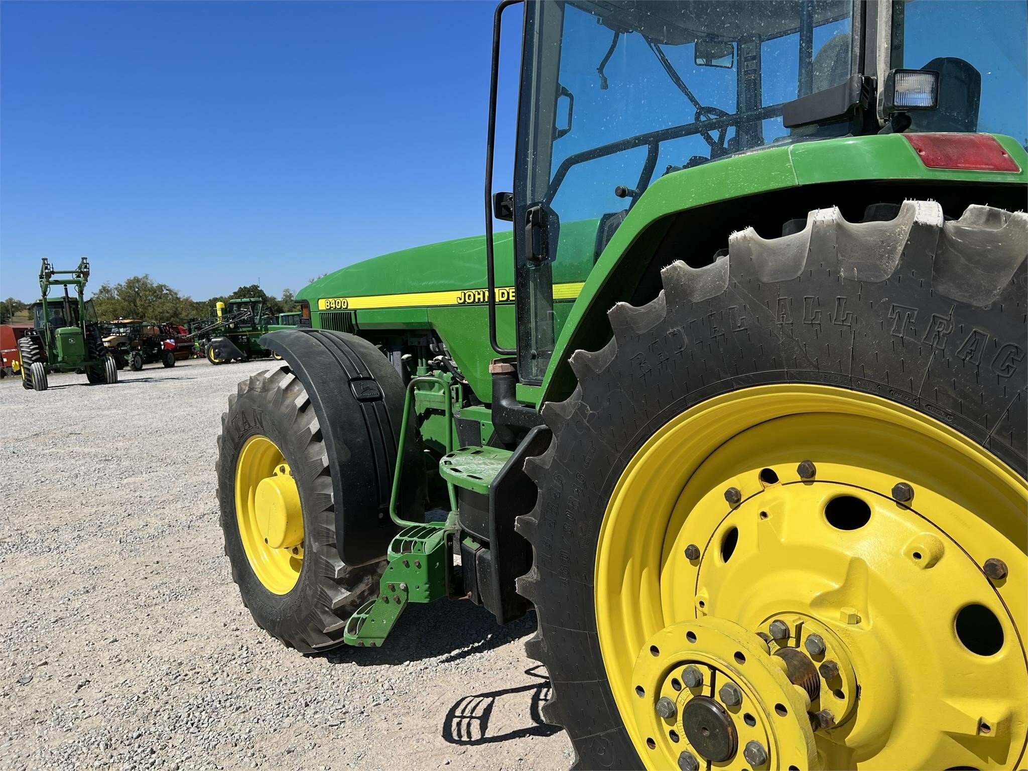 1997 John Deere 8400 Tractor - Photo 26