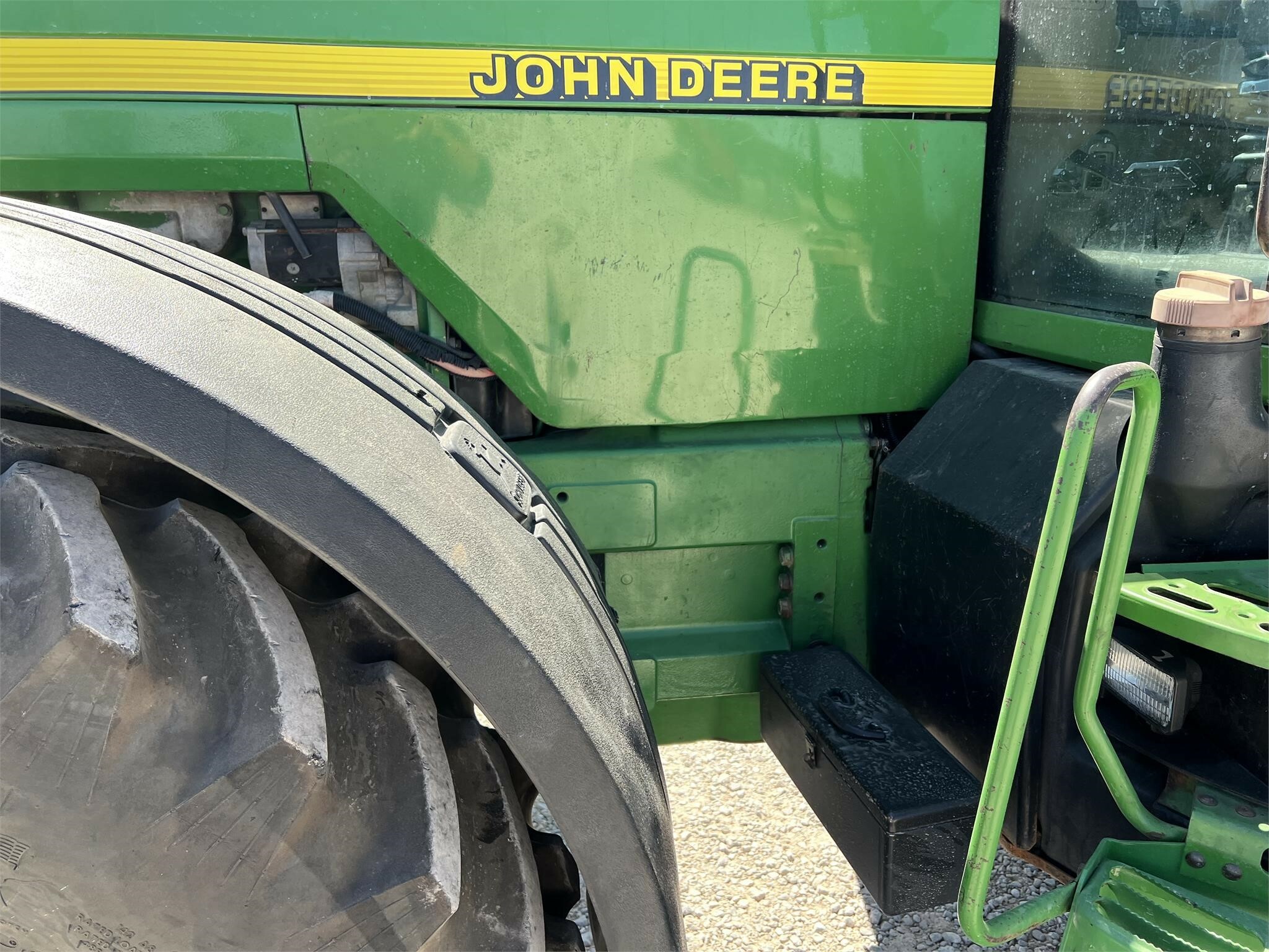 1997 John Deere 8400 Tractor - Photo 10